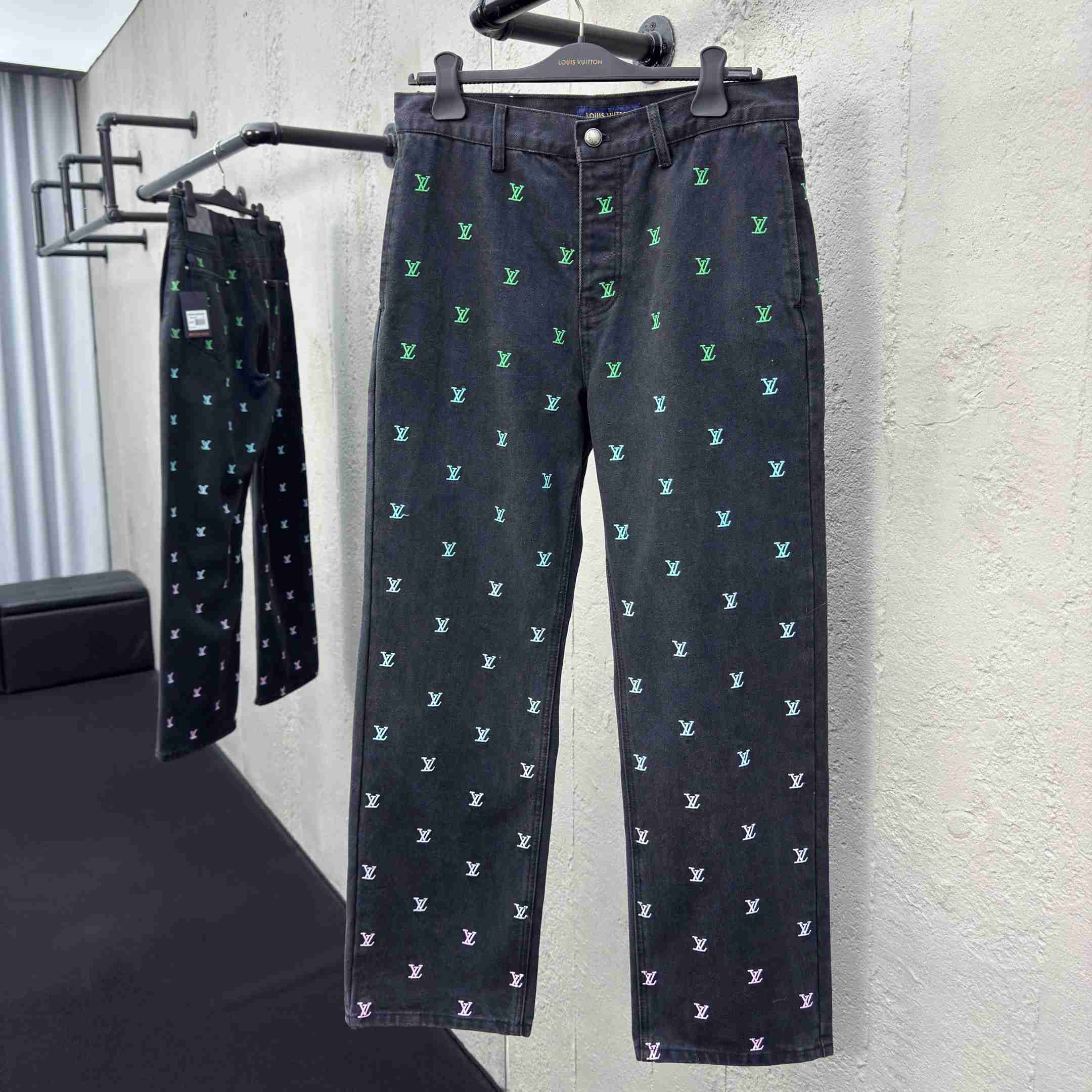Louis Vuitton LV Blason Gradient Embroidered Denim Skate Pants   1AGTHE - DopestKickz