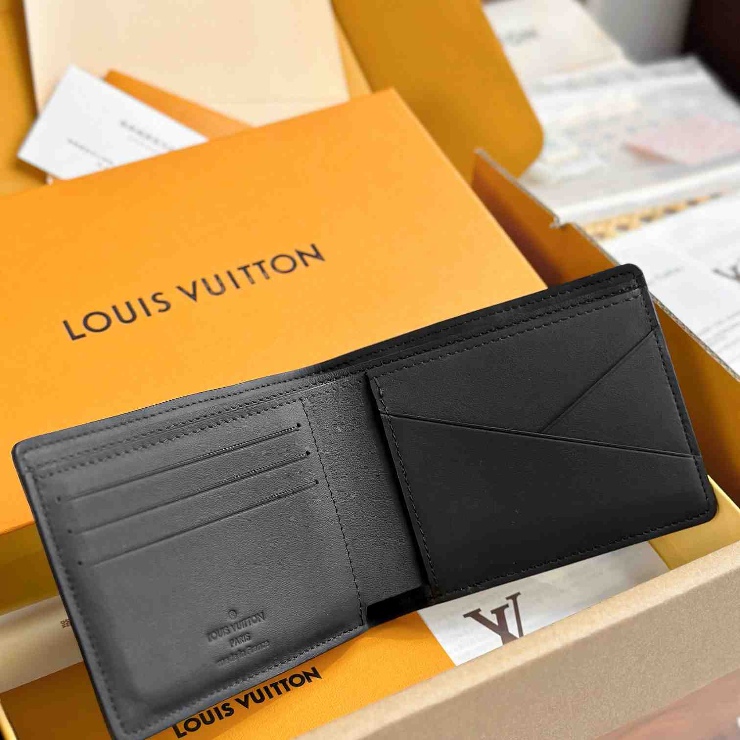 Louis Vuitton Multiple Wallet  M62901 - DopestKickz