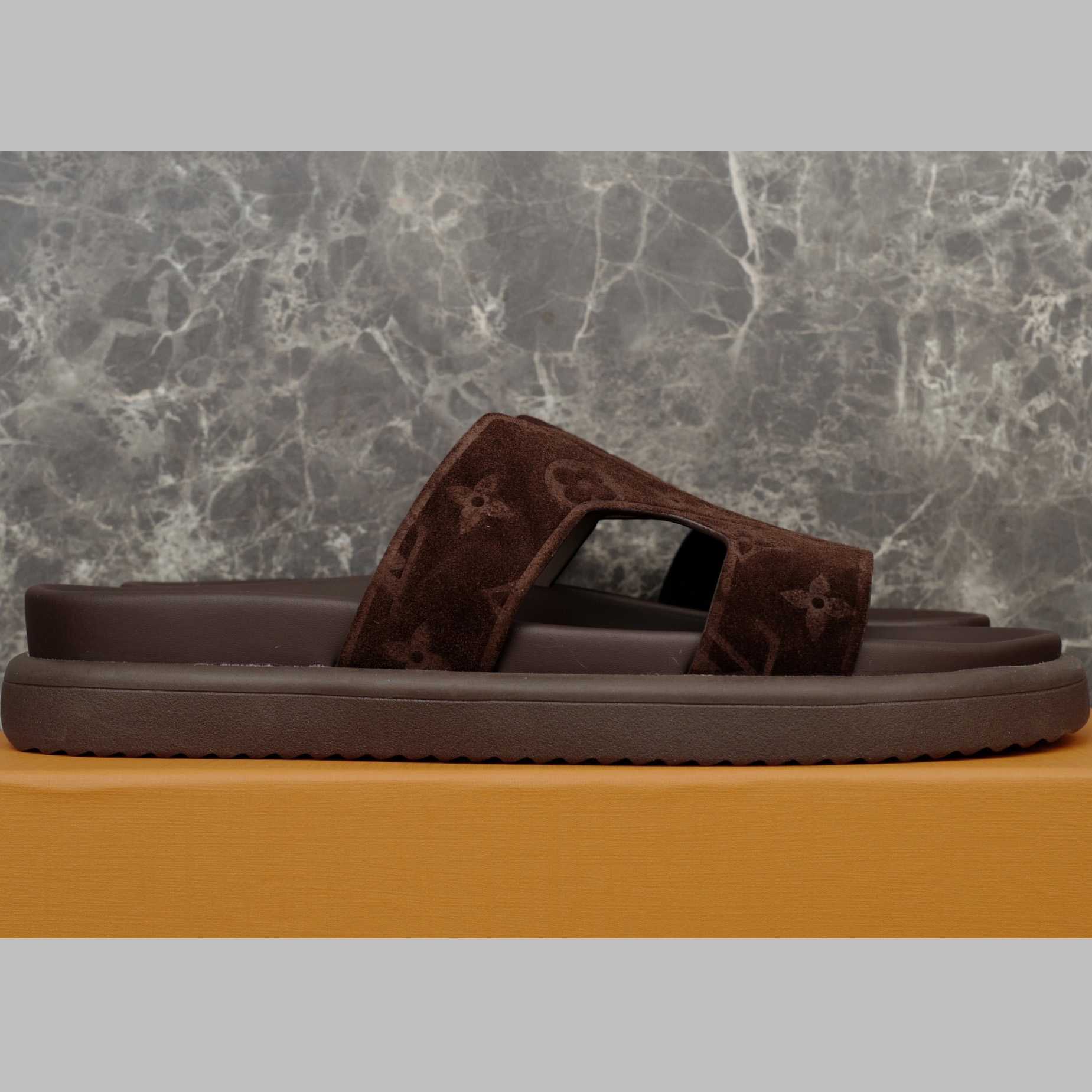 Louis Vuitton LV Oasis Mule   1AHSF9 - DopestKickz