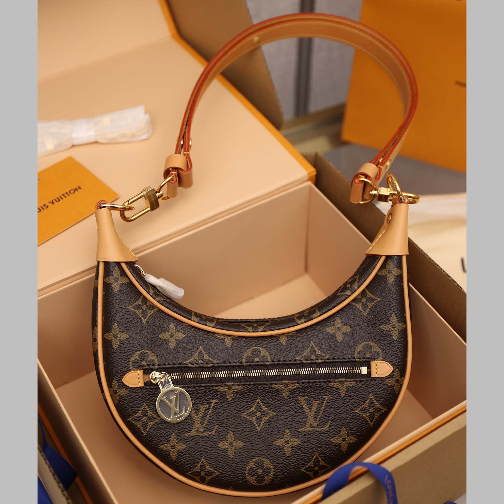 Louis Vuitton Loop  (23-13-6cm) M81098 - DopestKickz