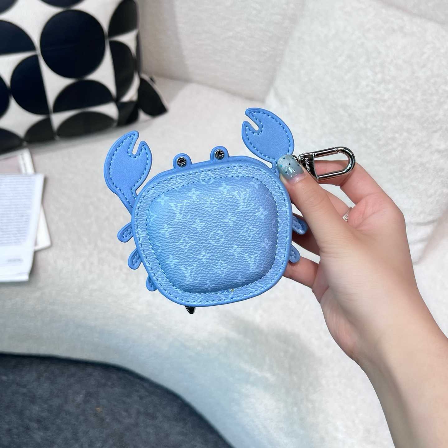 Louis Vuitton LV Crab Bag Charm   M02525 - DopestKickz