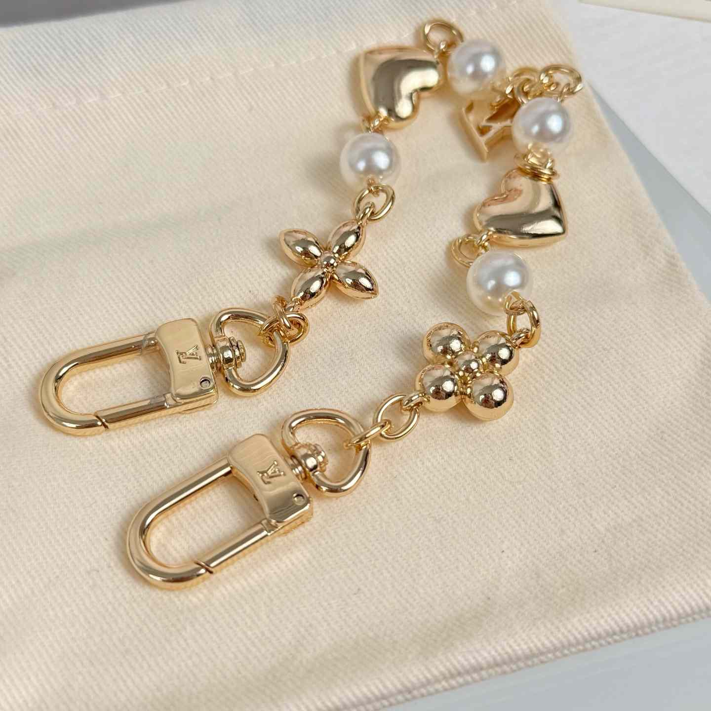 Louis Vuitton LV Heart Bag Chain   M01088 - DopestKickz