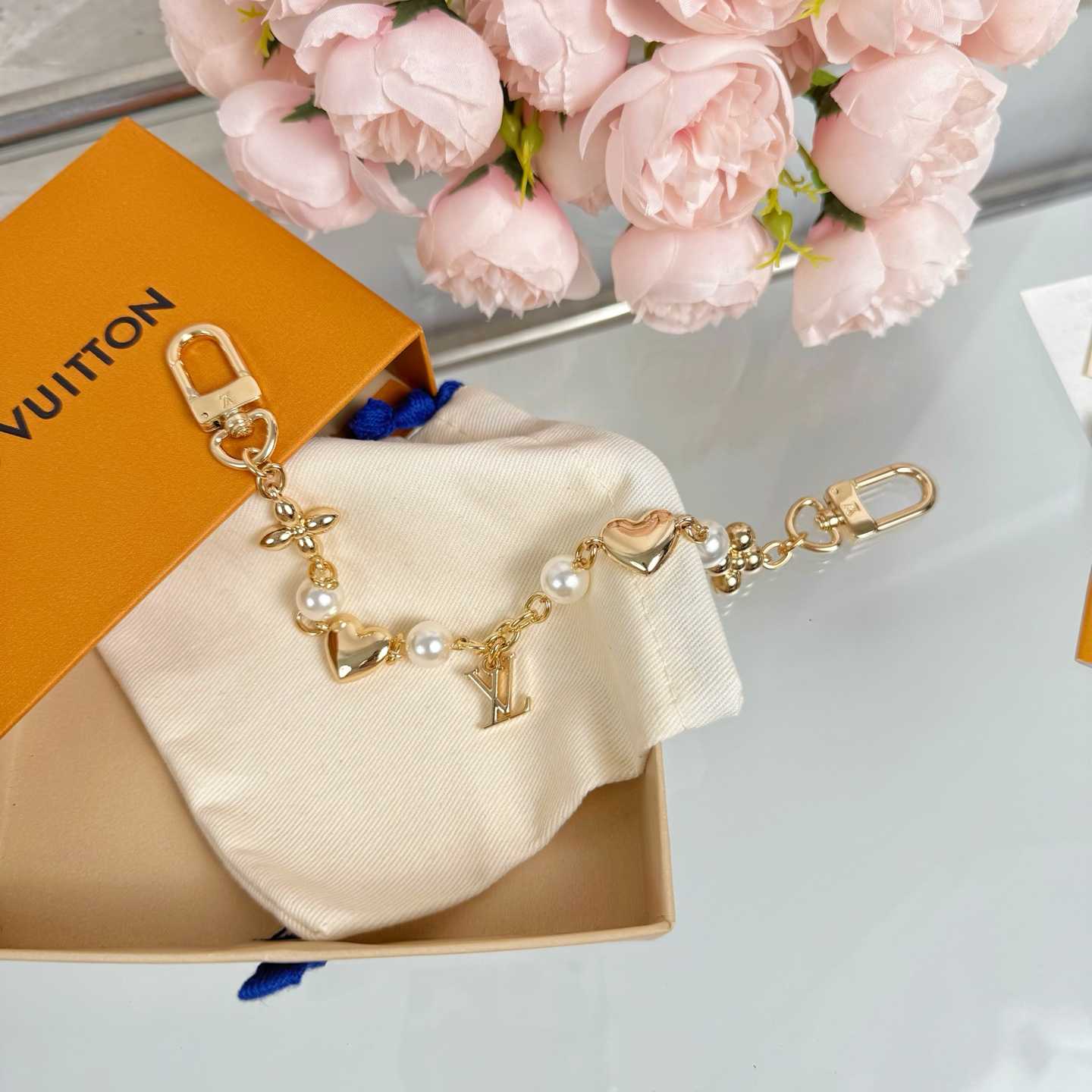Louis Vuitton LV Heart Bag Chain   M01088 - DopestKickz