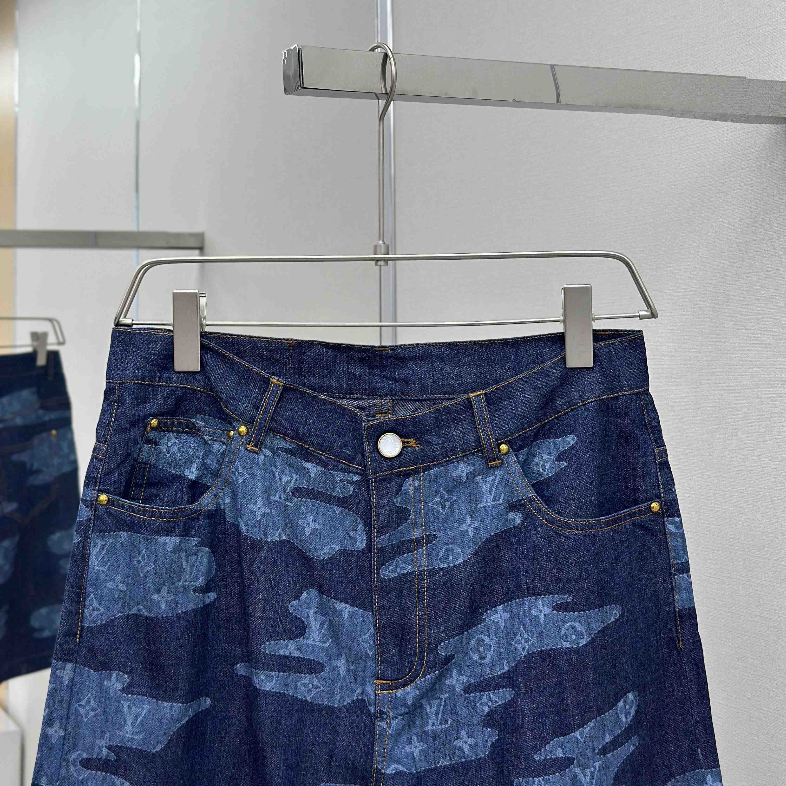 Louis Vuitton Monogram Chambray Shorts   1AILU6 - DopestKickz