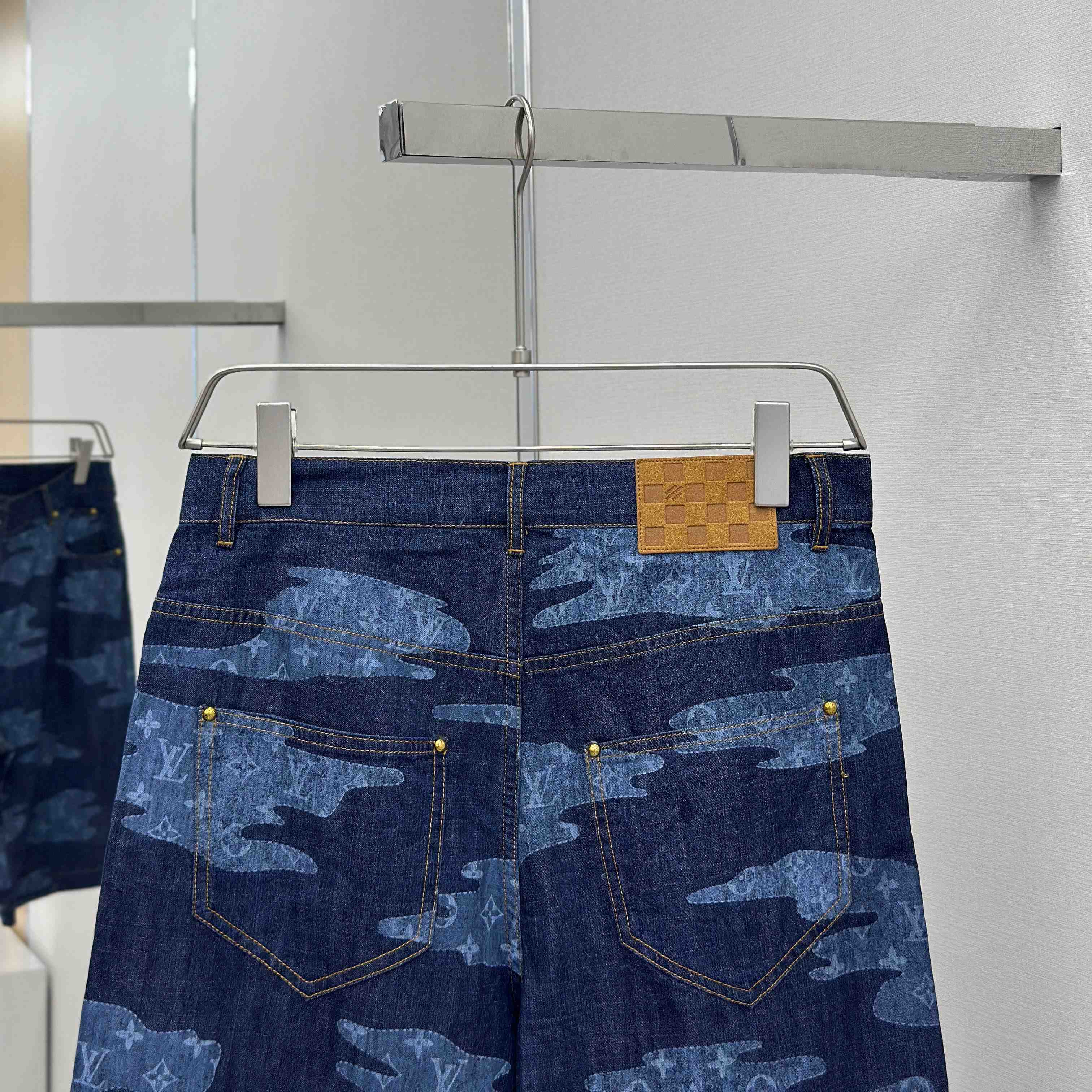 Louis Vuitton Monogram Chambray Shorts   1AILU6 - DopestKickz