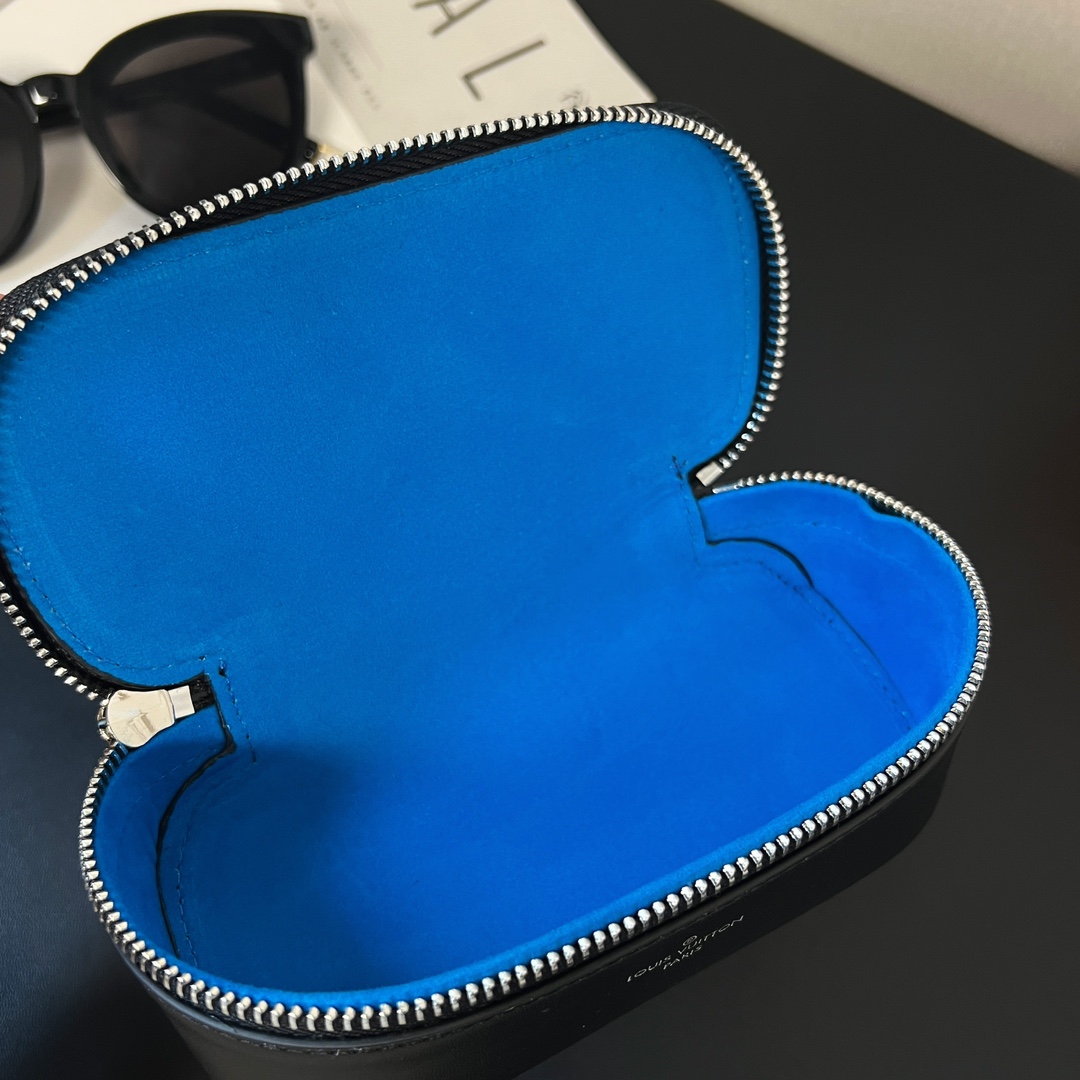 Louis Vuitton Sunglasses Pouch - DopestKickz