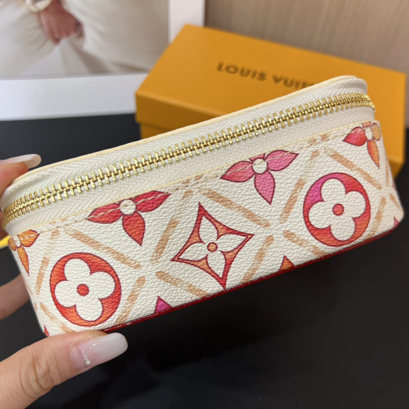 Louis Vuitton Sunglasses Pouch - DopestKickz