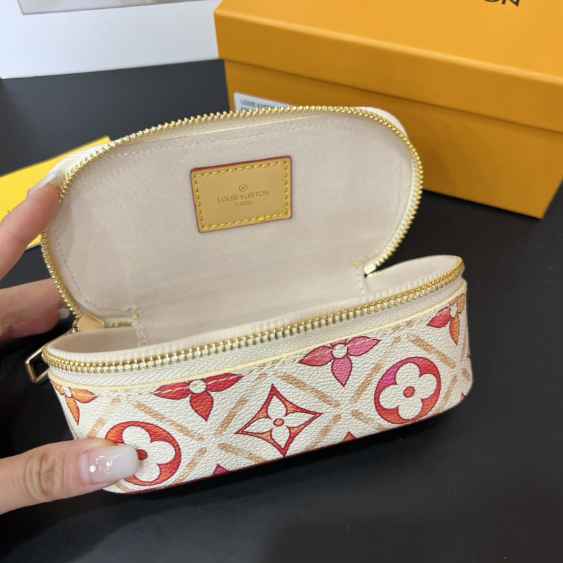 Louis Vuitton Sunglasses Pouch - DopestKickz