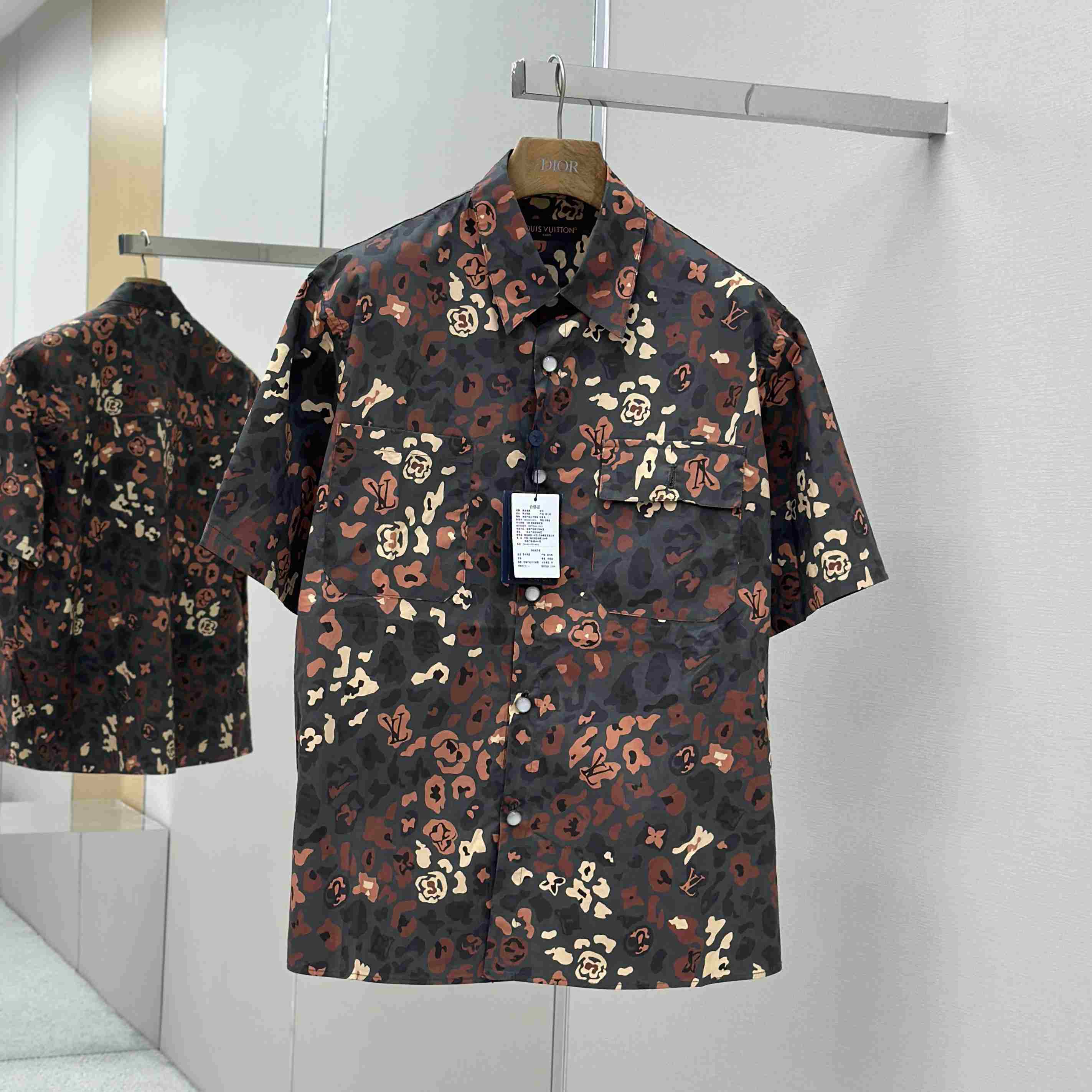 Louis Vuitton Printed Short-Sleeved Workwear Shirt   1AIMGT - DopestKickz