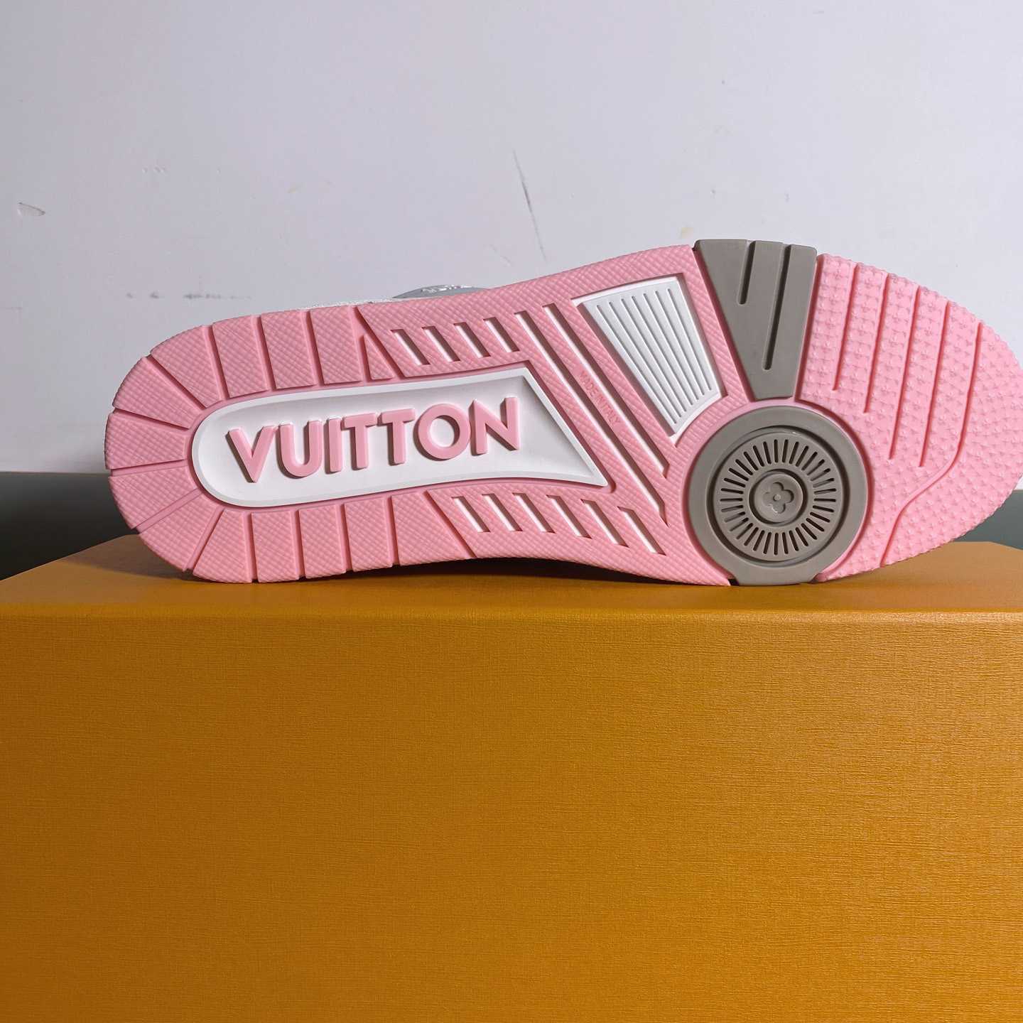 Louis Vuitton LV Trainer Sneaker      1AHTF5 - DopestKickz