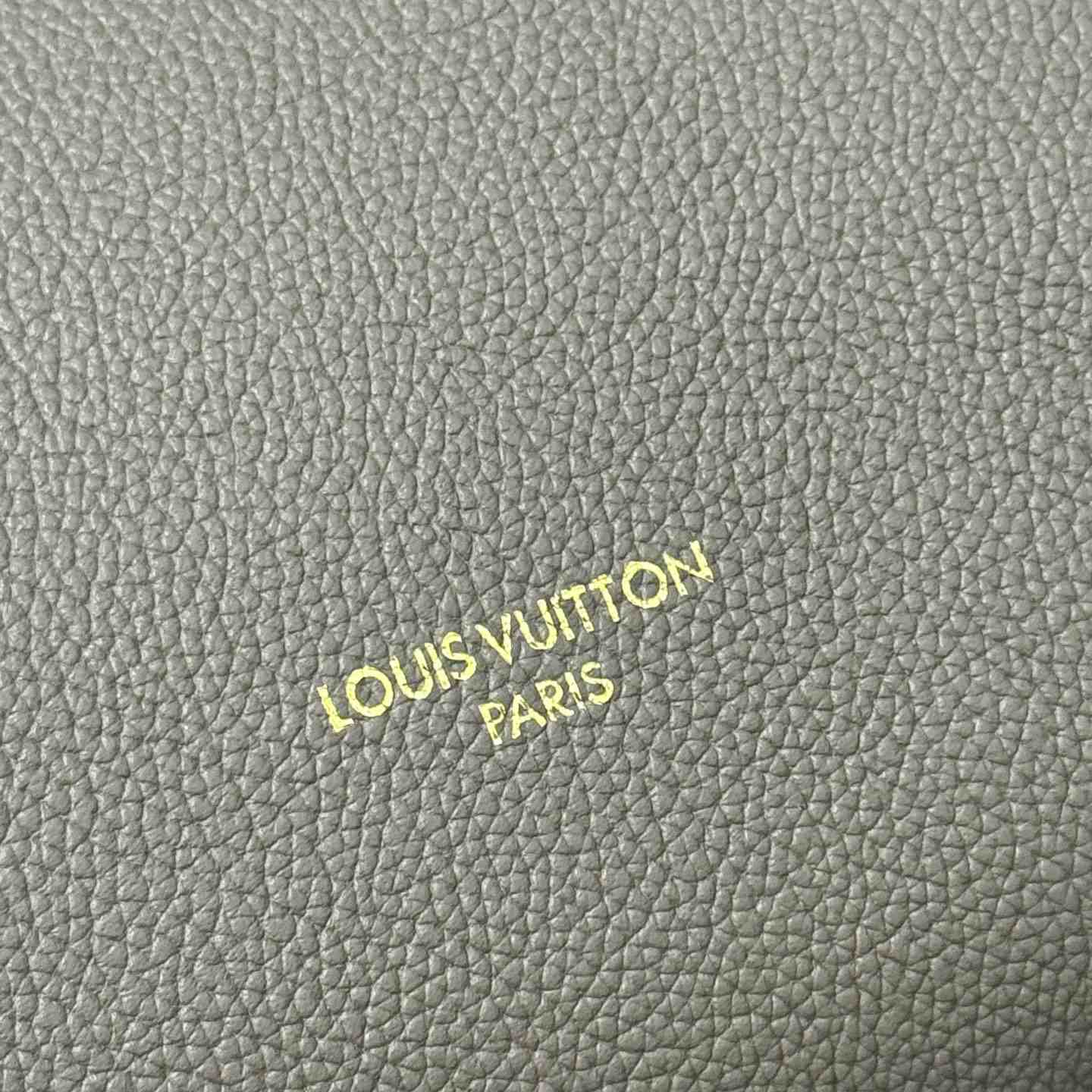 Louis Vuitton Express PM   M26360 - DopestKickz