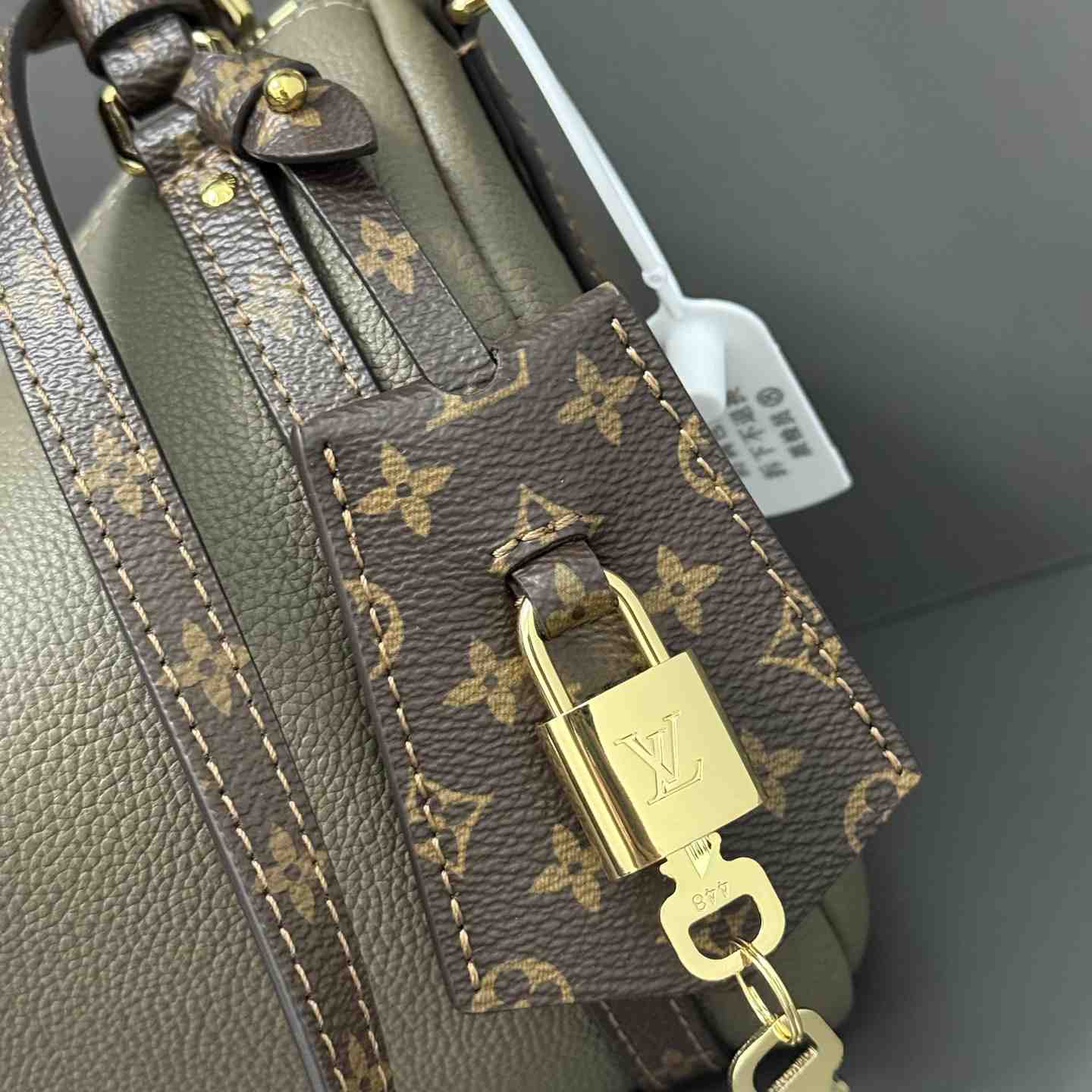 Louis Vuitton Express PM   M26360 - DopestKickz