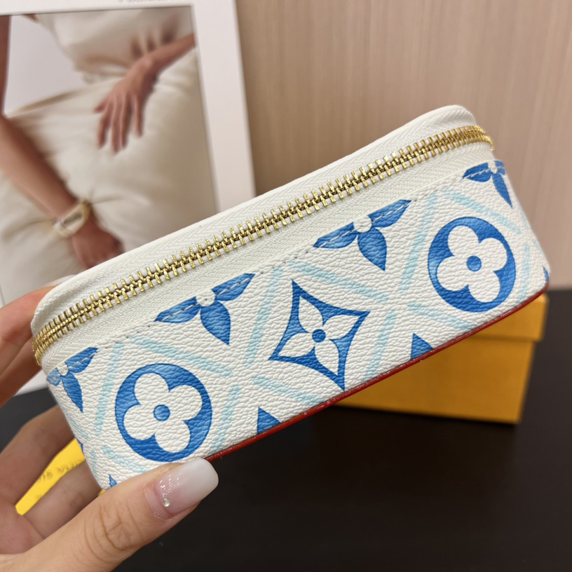Louis Vuitton Sunglasses Pouch - DopestKickz