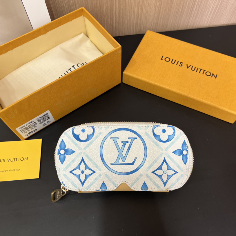 Louis Vuitton Sunglasses Pouch - DopestKickz