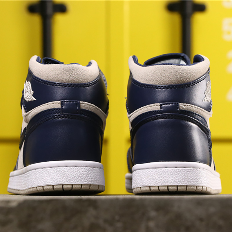 Jordan AJ1 Mid Top WMNS Navy Blue - DopestKickz