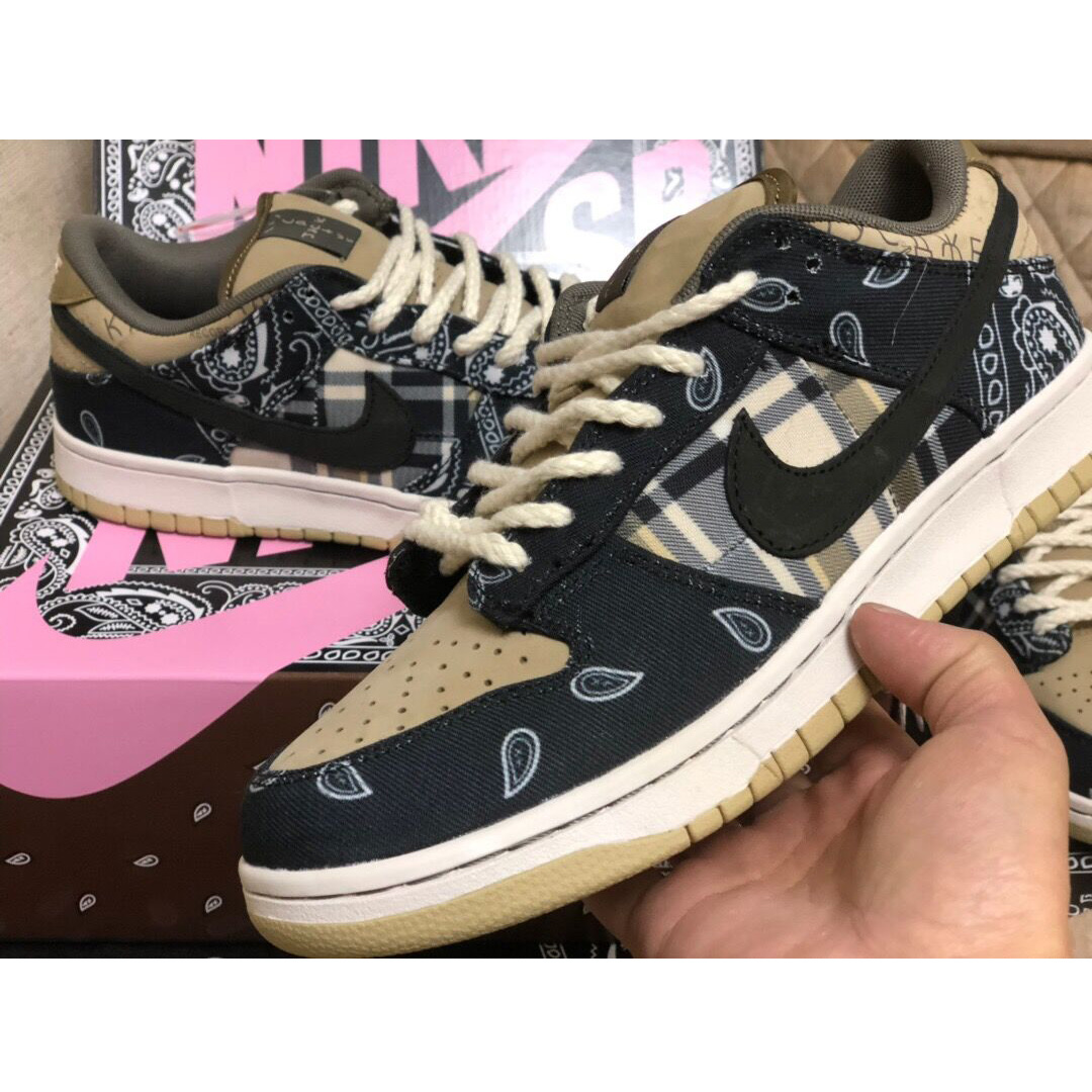 Travis Scott X Nike SB Dunk Low  - DopestKickz