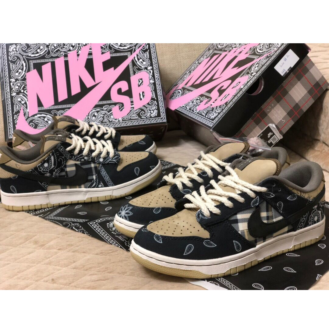 Travis Scott X Nike SB Dunk Low  - DopestKickz