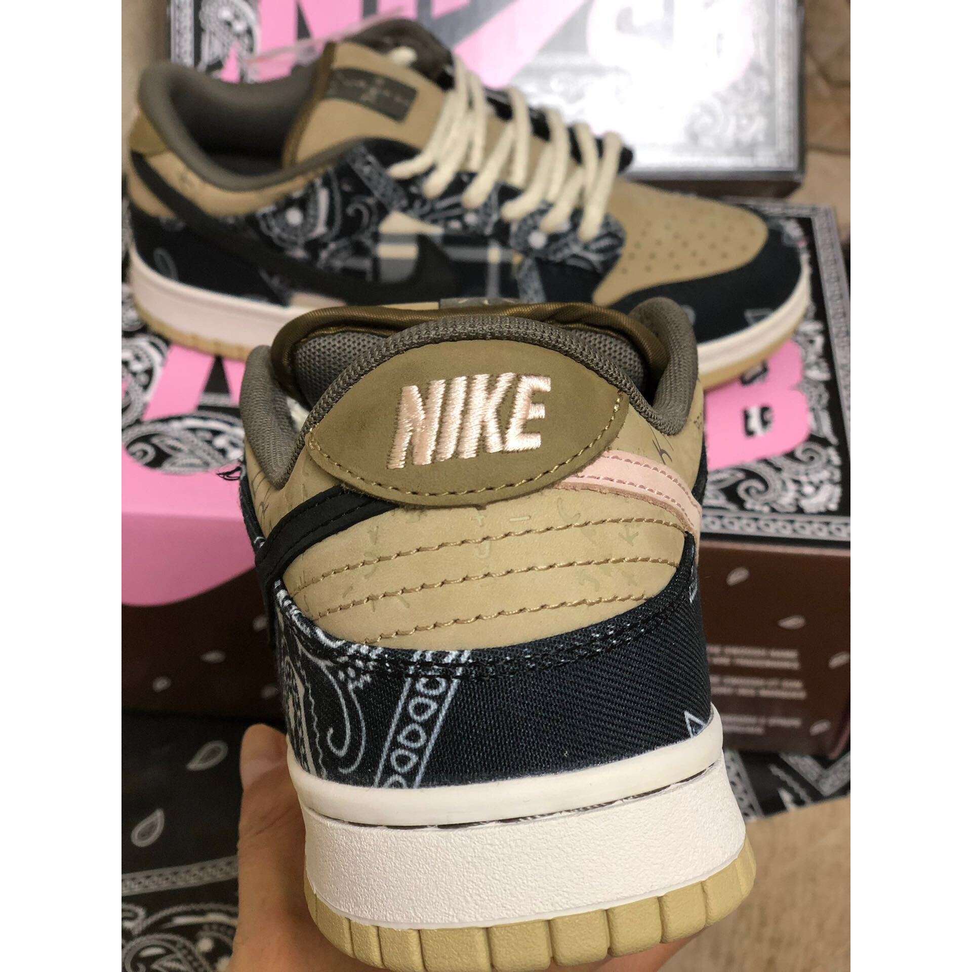 Travis Scott X Nike SB Dunk Low  - DopestKickz