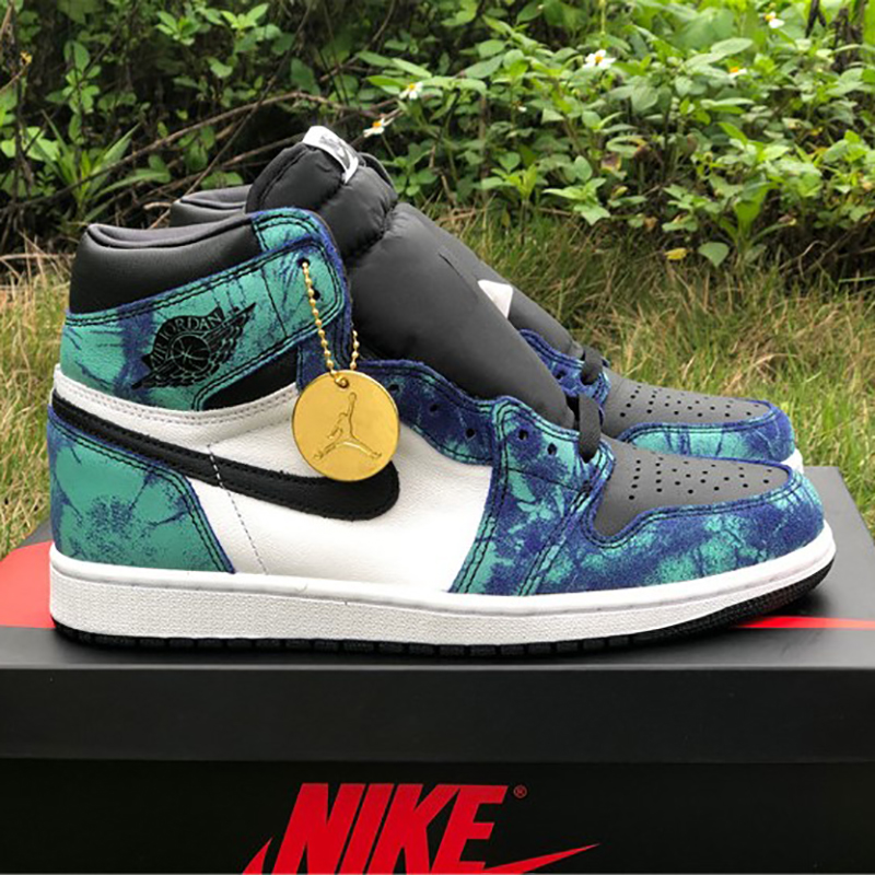 Jordan AJ1 High OG WMNS "Tie-Dye" - DopestKickz