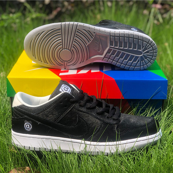 Medicom Toy X Nike SB Dunk Low BE@RBRICK - DopestKickz