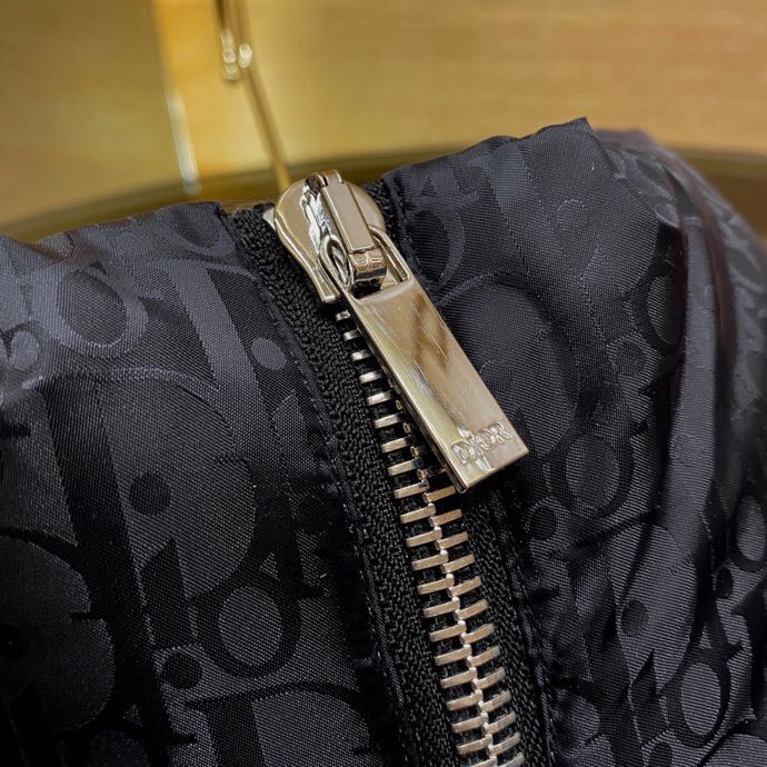 Dior Oblique Sleeveless Down Jacket - DopestKickz