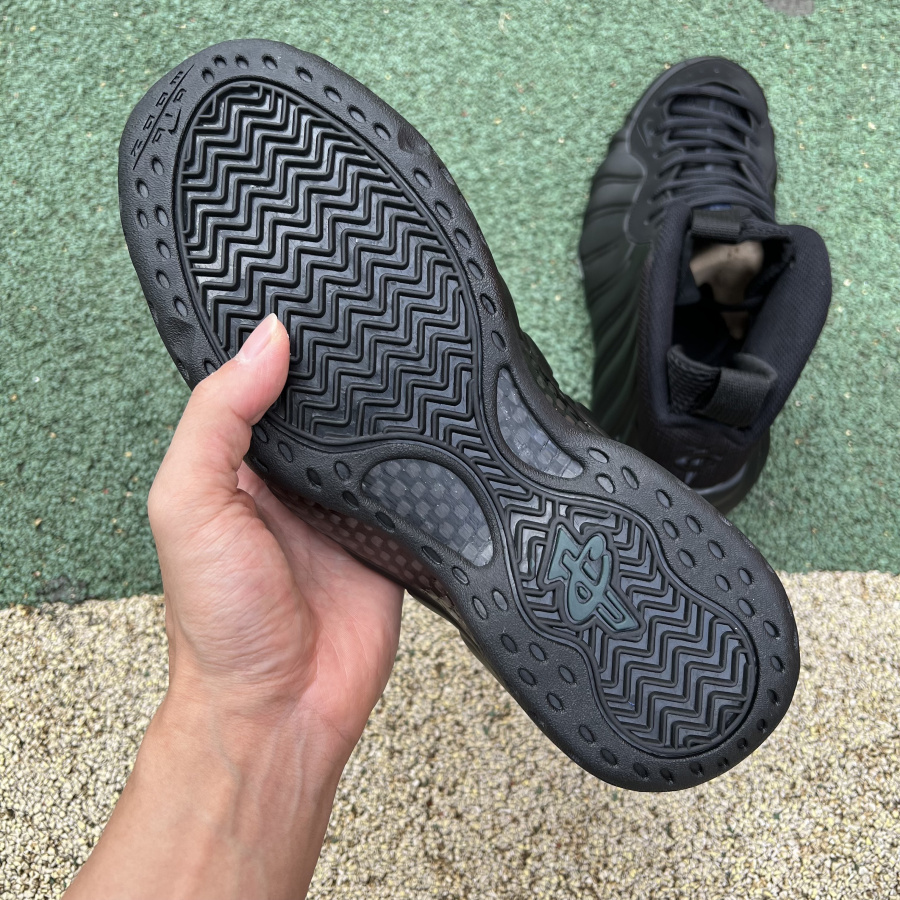 Nike Air Foamposite One 314996-001 - DopestKickz