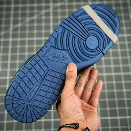 Nike SB Dunk Low Blue Lobster 2009 Sneaker - DopestKickz
