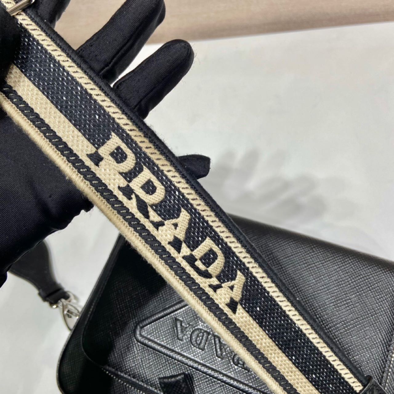 Prada Saffiano Leather Shoulder Bag(24-18-6cm) - DopestKickz