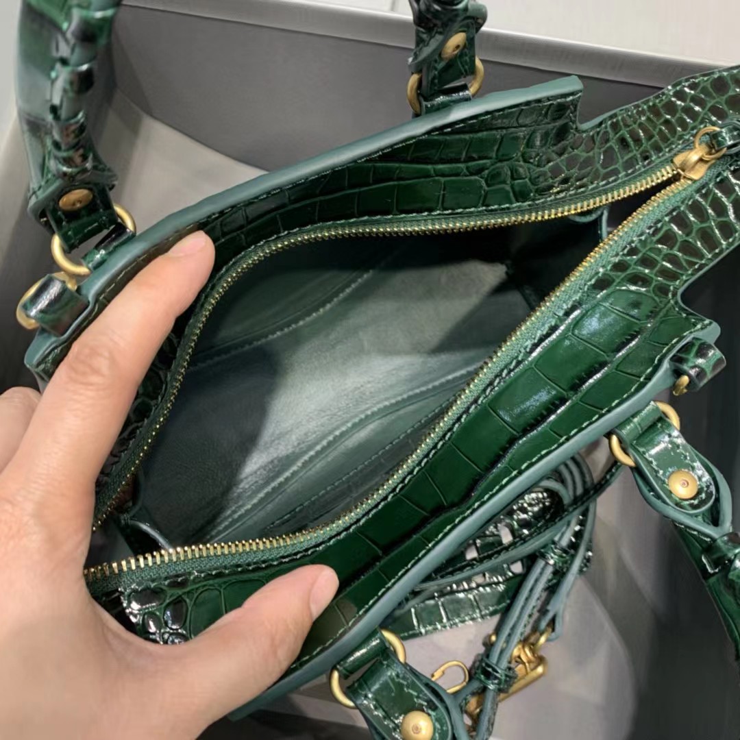 Balenciaga Handle Bag （22-16.5-9cm） - DopestKickz