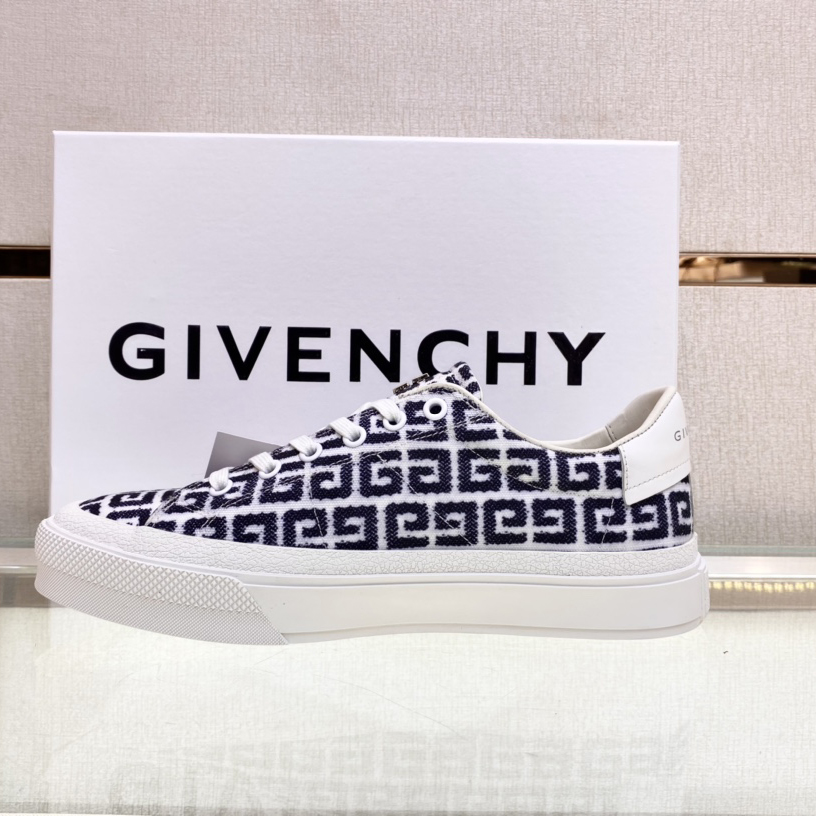 Givenchy Logo Print Low-Top Sneakers - DopestKickz