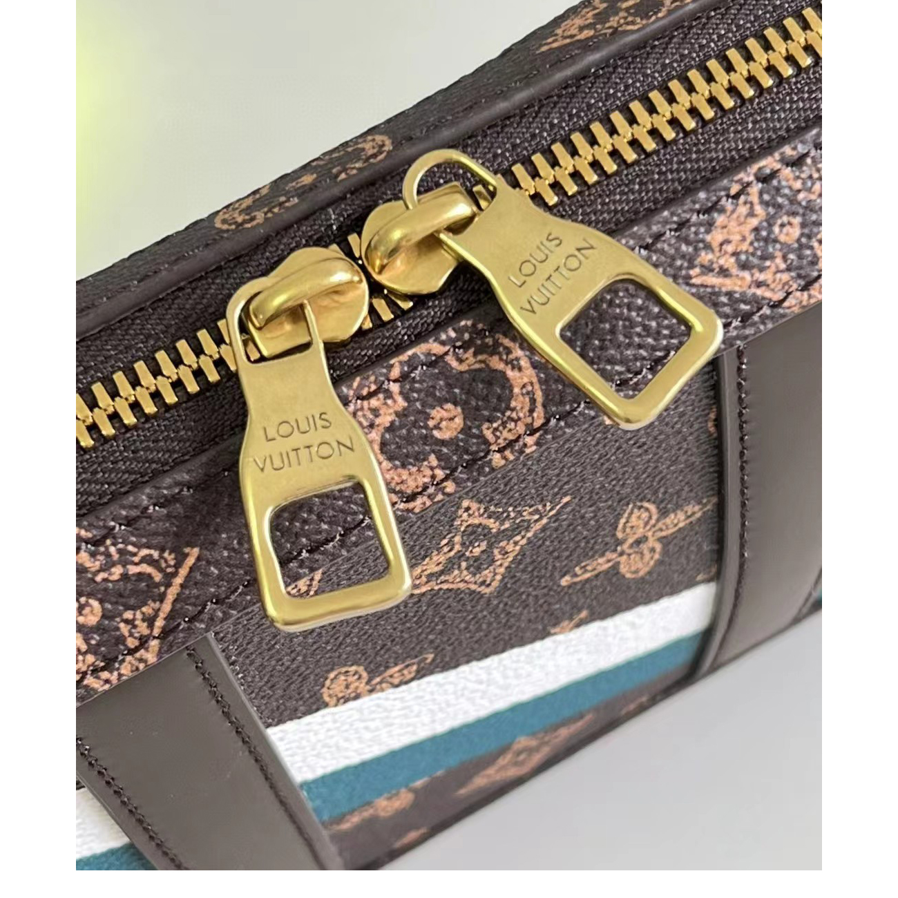 Louis Vuitton Vsoft Trunk Wearable Wallet(22.5-14-5 CM) - DopestKickz