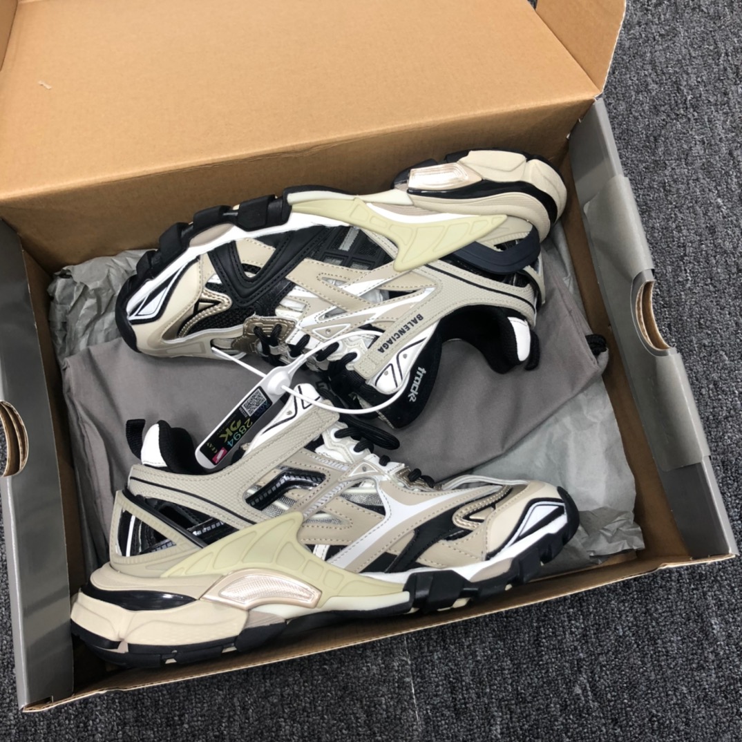 Balenciaga Track.2 Sneaker - DopestKickz