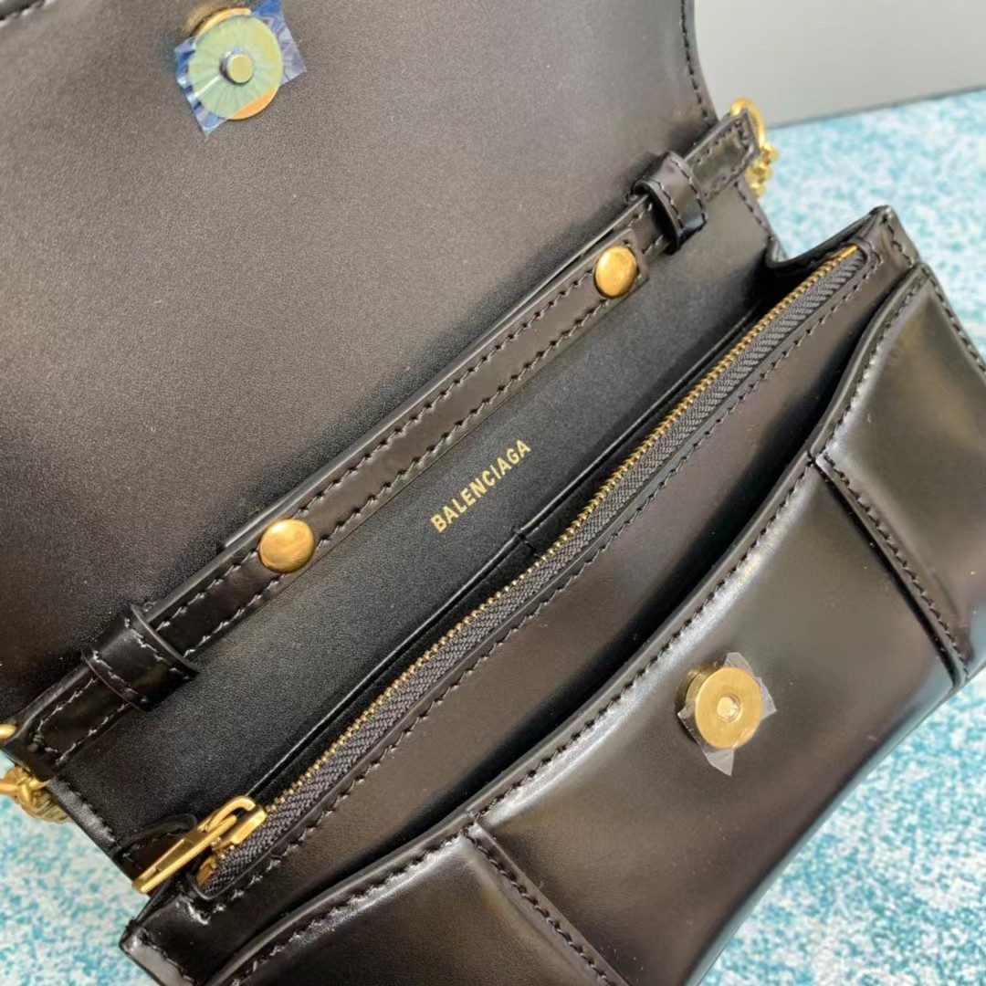 Balenciaga Hourglass Wallet On Chain (19.5-12-5cm) - DopestKickz