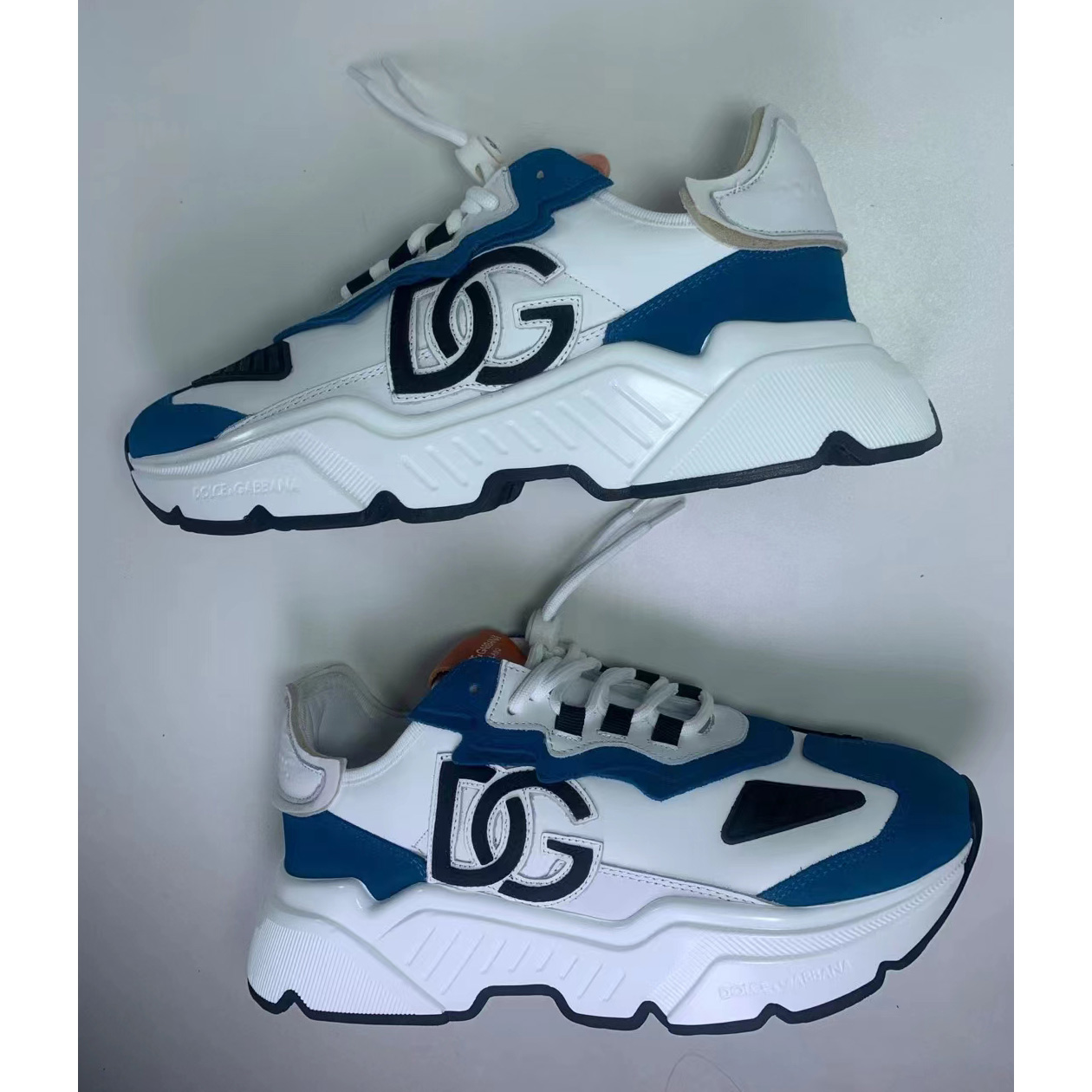 Dolce & Gabbana Logo-Patch Low-Top Sneakers - DopestKickz
