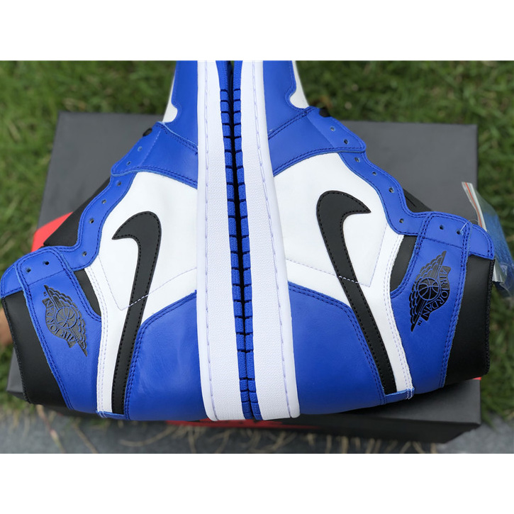 Jordan AJ1 Mid Sneaker - DopestKickz