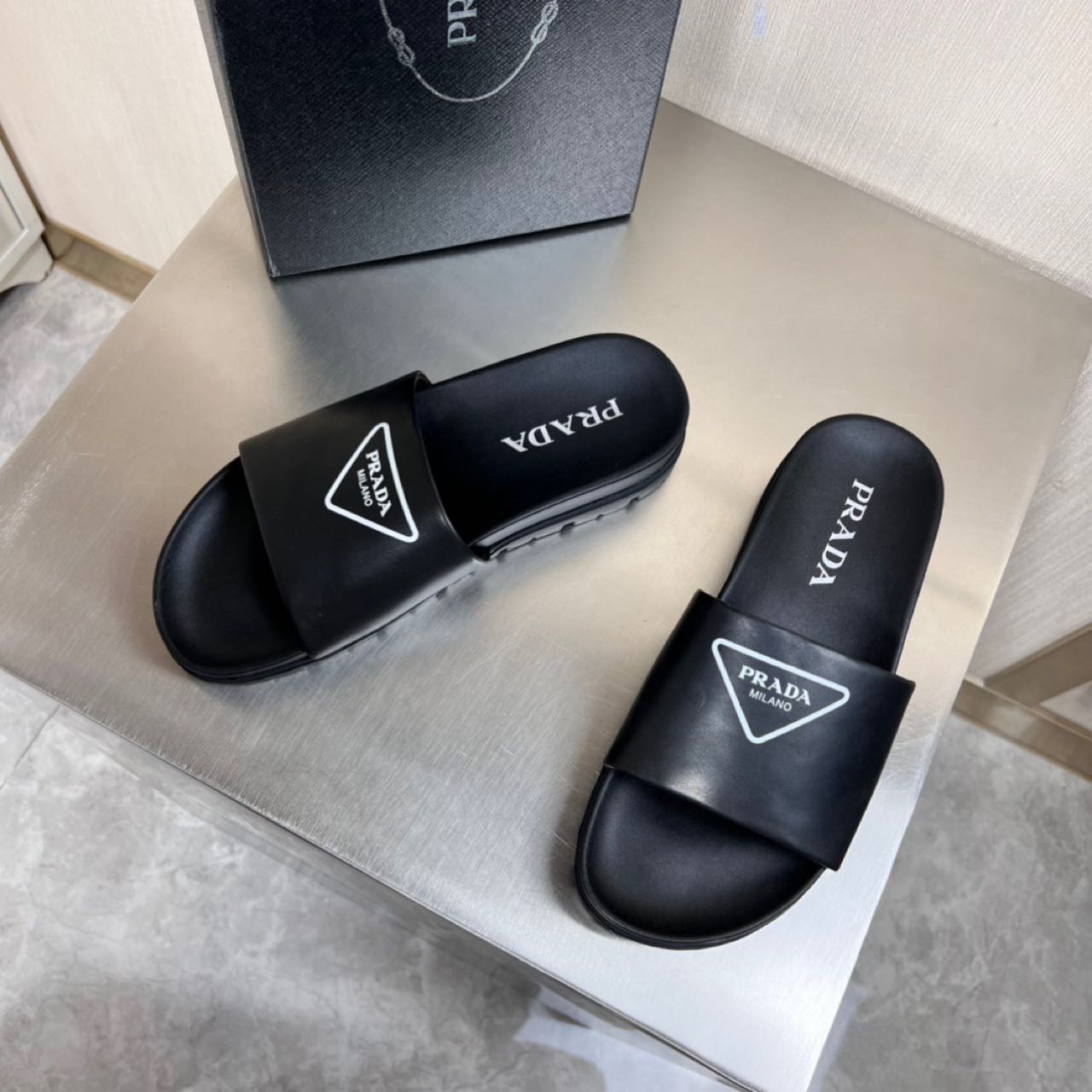 Prada Logo printed slippers - DopestKickz