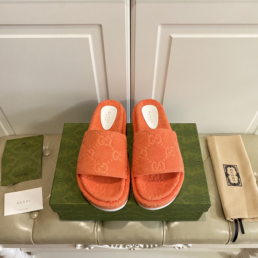 Gucci Women's GG Platform Sandal - DopestKickz