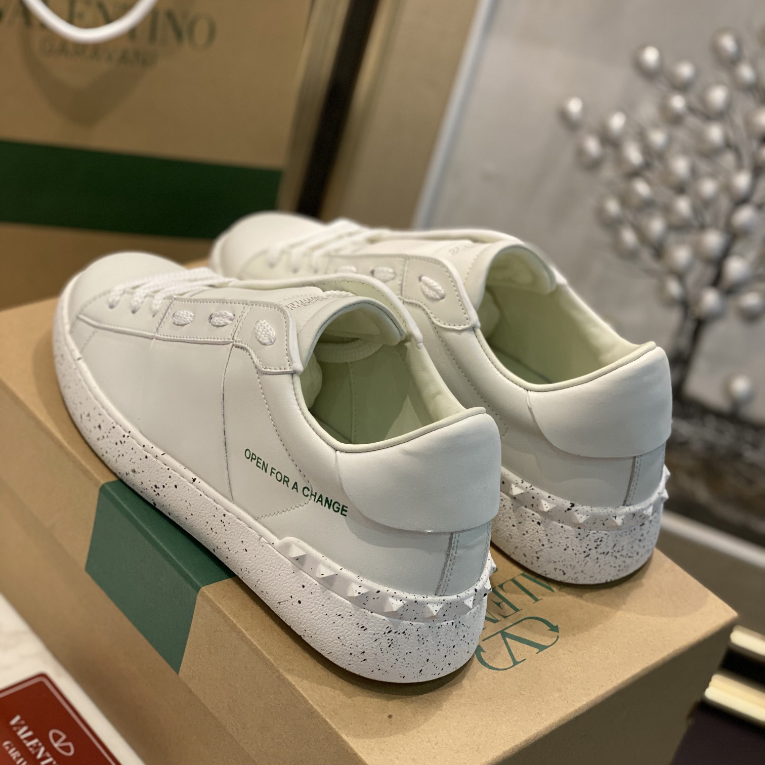 Valenti  Open For A Change Sneaker In Bio-Based Material In White - DopestKickz