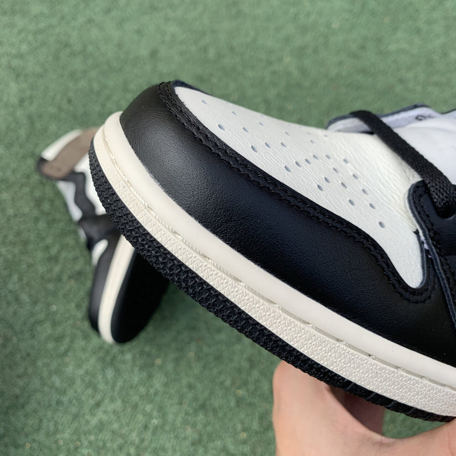 Air Jordan 1 Dark Mocha AJ1 Sneaker - DopestKickz
