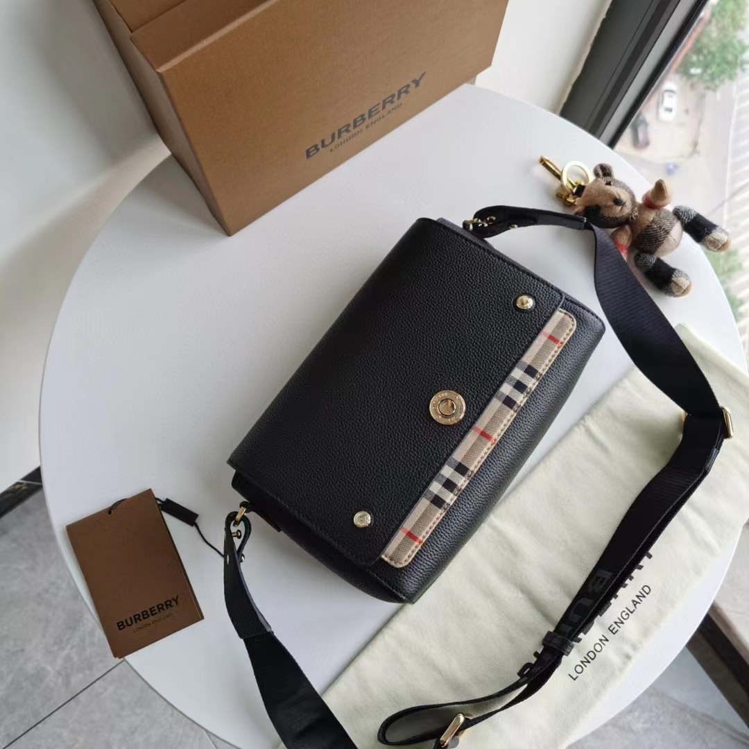 Burberry Hackberry Leather Cross -Body Bag (25-18-8.5cm) - DopestKickz