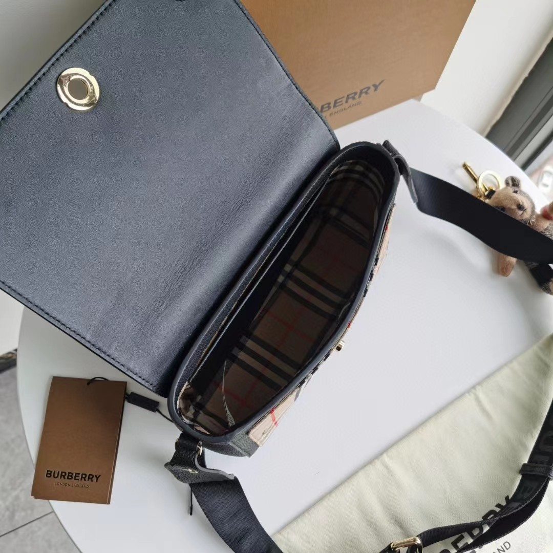 Burberry Hackberry Leather Cross -Body Bag (25-18-8.5cm) - DopestKickz