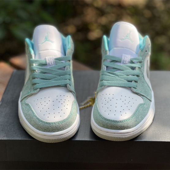 Air Jordan 1 Low ''New Emerald'' Sneaker  DN3705 301 - DopestKickz