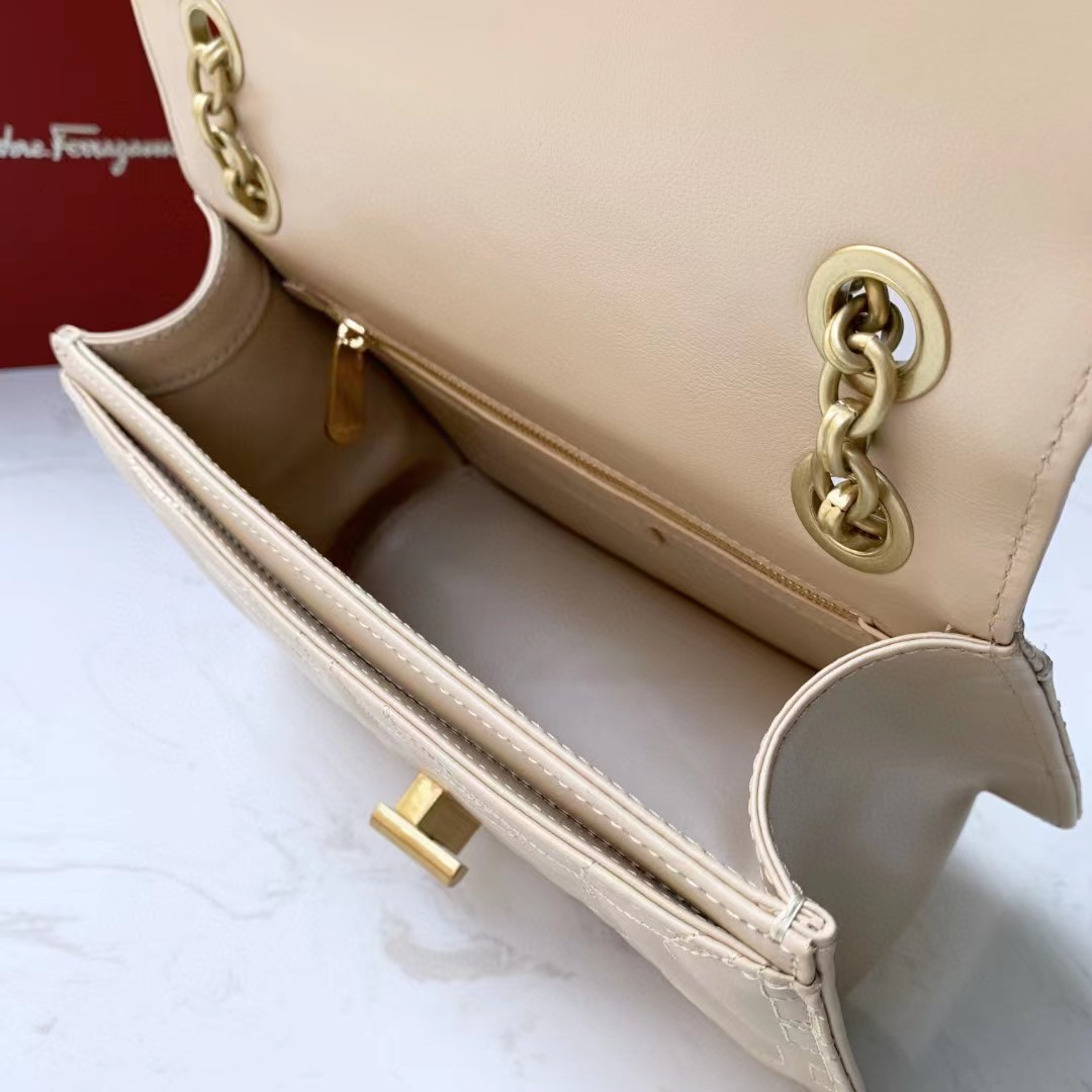Ferragamo Leather Shoulder Bag(25-16-9cm)   - DopestKickz