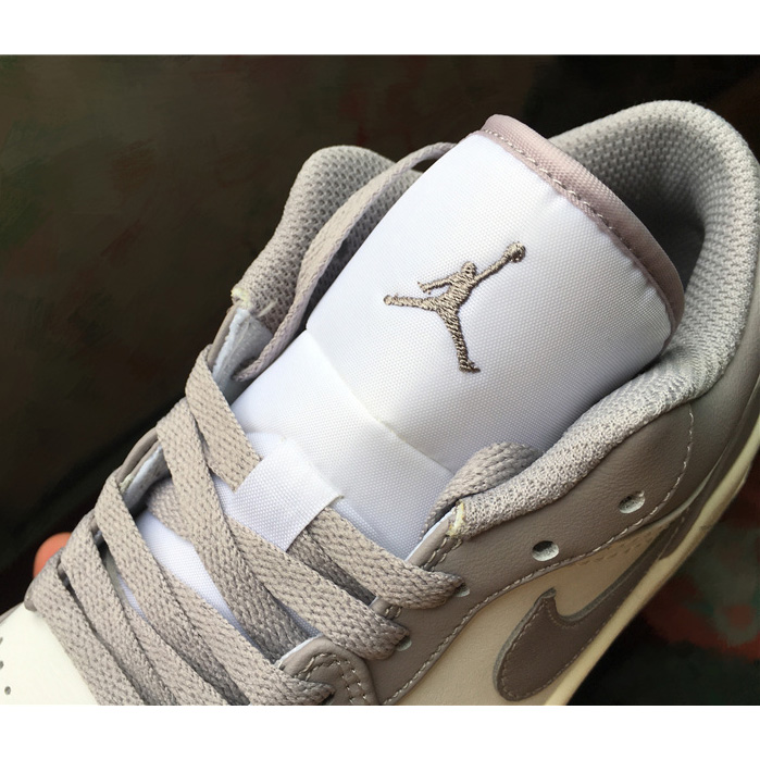 Air Jordan 1 Low Sneaker     553560-053 - DopestKickz