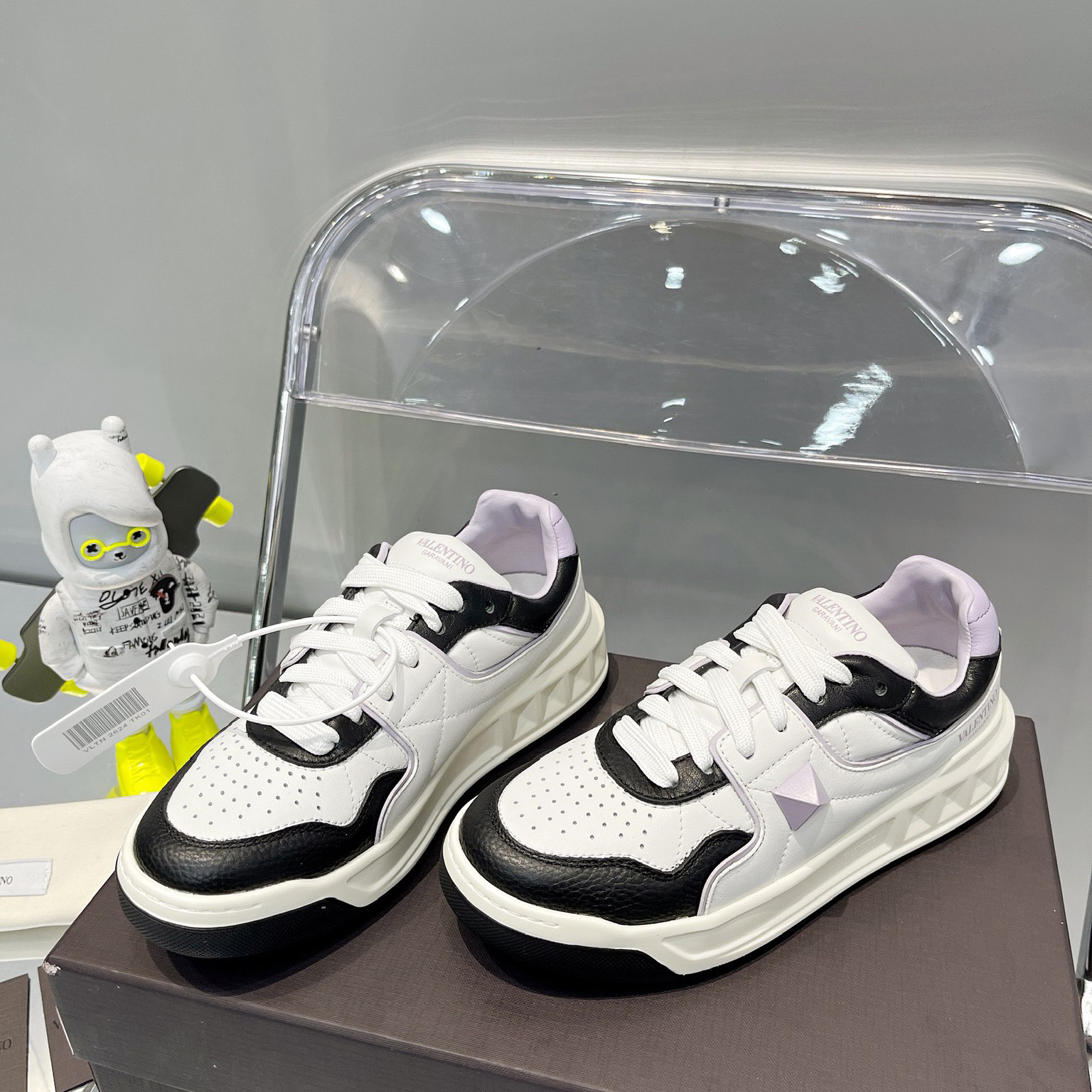 Valenti One Stud Low-Top Calfskin Sneaker - DopestKickz