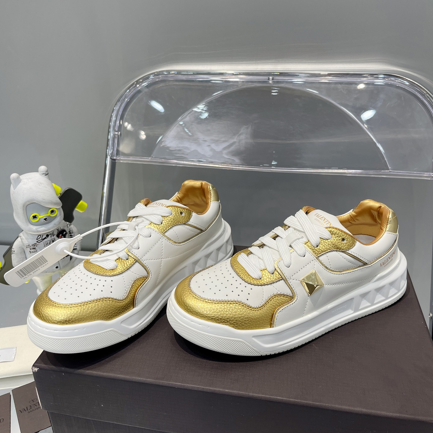Valenti One Stud Low-Top Calfskin Sneaker - DopestKickz