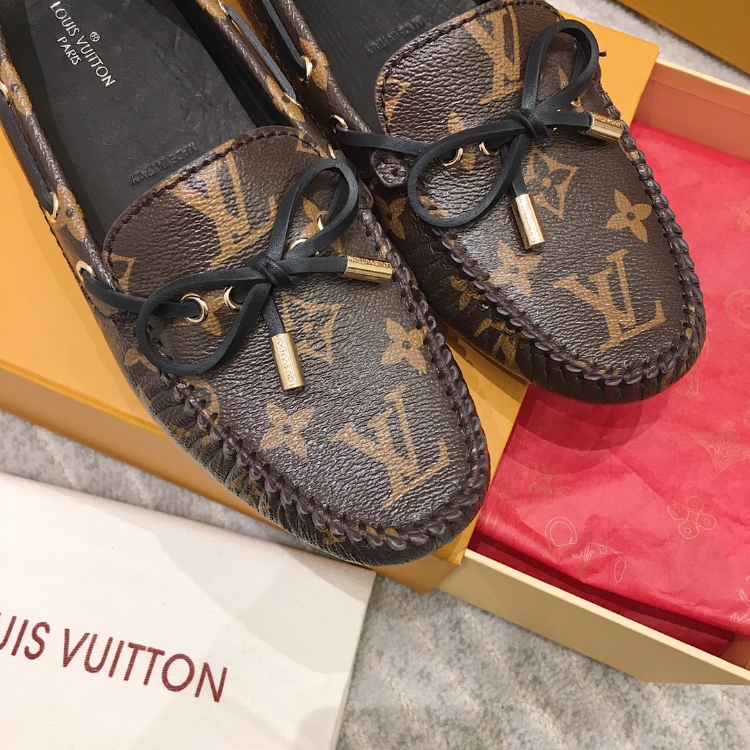 Louis Vuitton Gloria Loafer    1A3V37 - DopestKickz