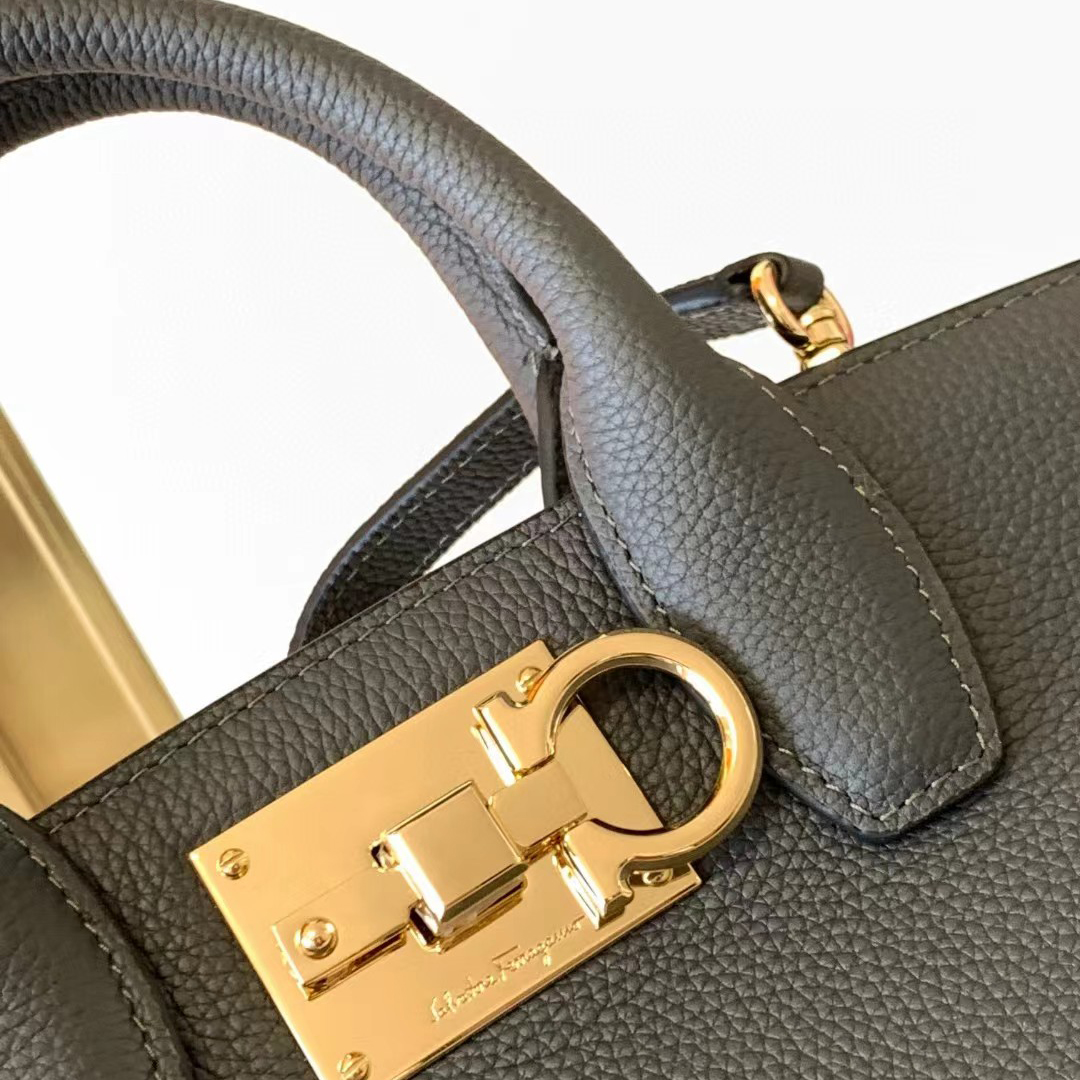 Ferragamo Studio Soft Bag(29-25-14.5cm)   21H159 - DopestKickz