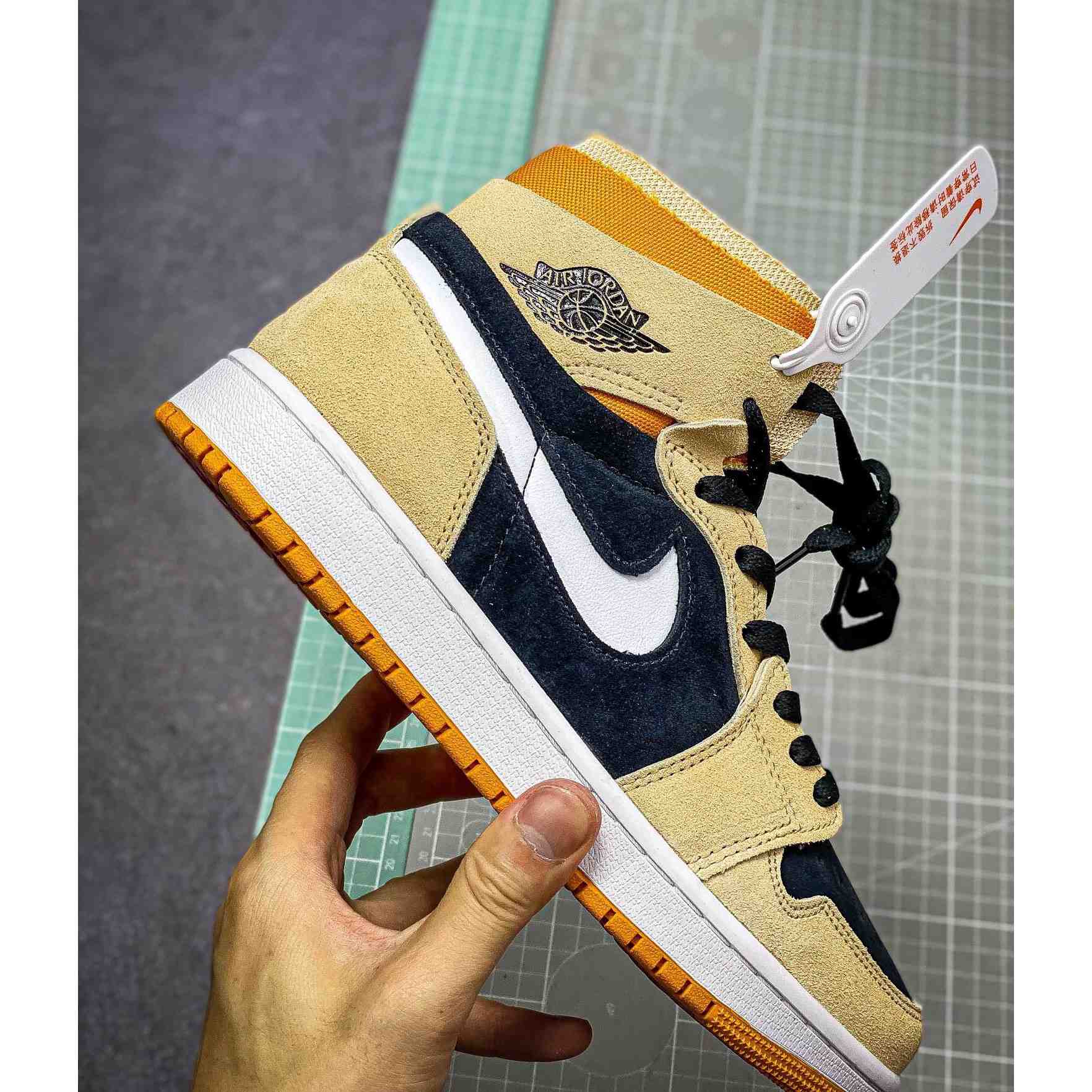 Air Jordan 1 Zoom CMFT AJ1  Sneaker    CT0978-200 - DopestKickz