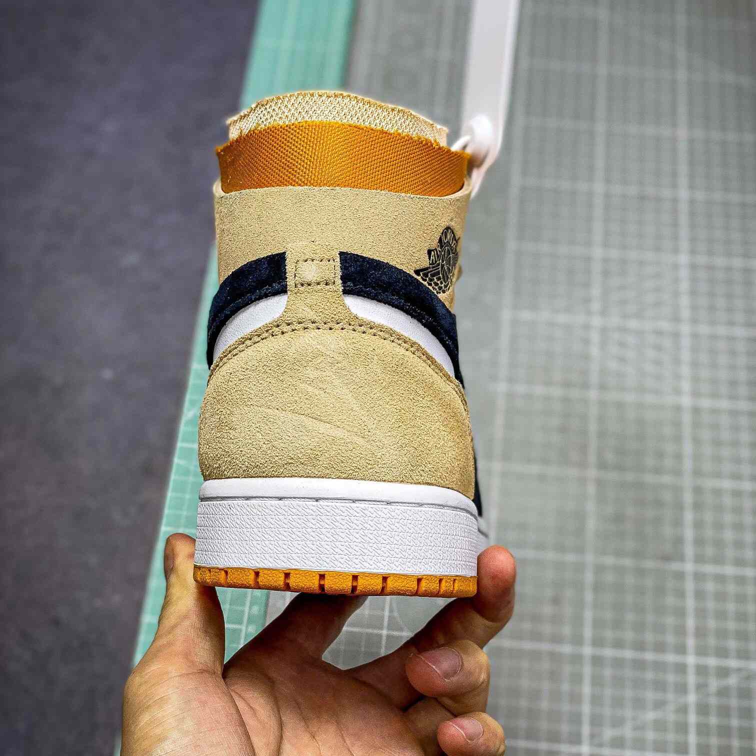 Air Jordan 1 Zoom CMFT AJ1  Sneaker    CT0978-200 - DopestKickz